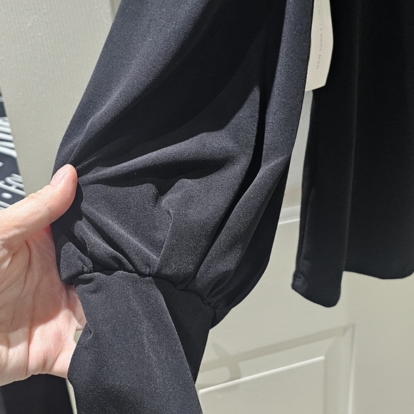 New York and Company Woman's Turtleneck Blouse that Slightly Balloon  Large  NWT - Picture 4 of 7